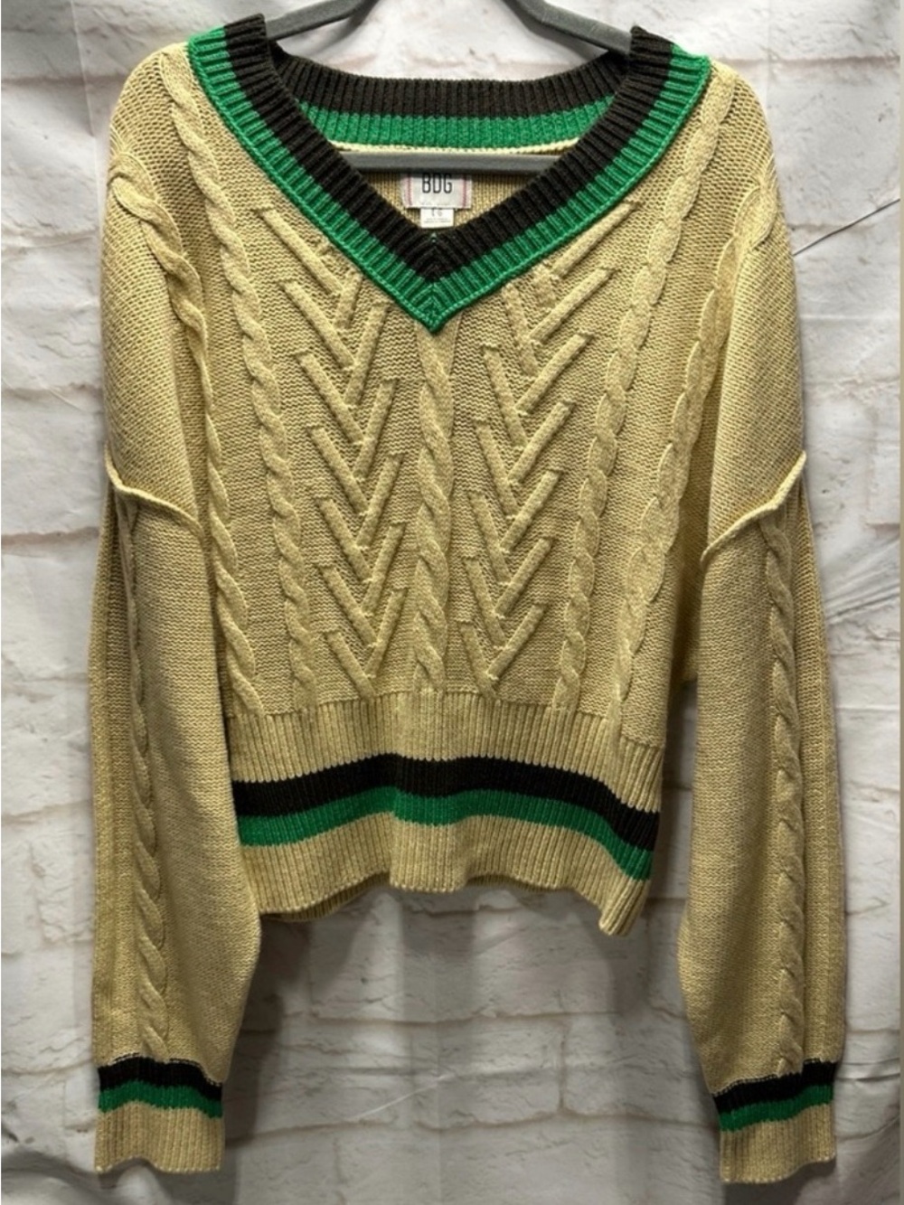 BDG Cream Cable-Knit V-Neck Sweater with Green Trim size Large